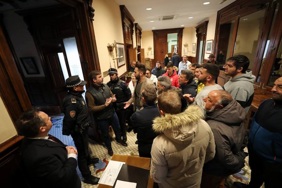 Los vecinos de Norte han acudido a alcaldía para reclamar soluciones a los cortes de luz.