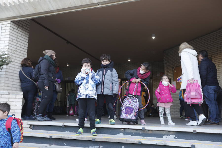 Piden al Ayuntamiento de Granada medidas a corto plazo para solucionar el problema de contaminación que provocan los 206 autobuses que paran cada día en Rector Marín Ocete