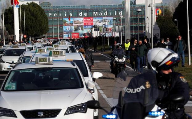 El taxi de Madrid mantiene la huelga a pesar de lograr restricciones para los VTC