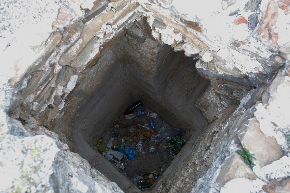 En la provincia hay contabilizados 102 expedientes con propuesta de sanción para los propietarios de pozos ilegales: 96 leves, cuatro menos graves y dos graves. Los graves conllevan sanciones que oscilan entre el medio millón de euros y el millón