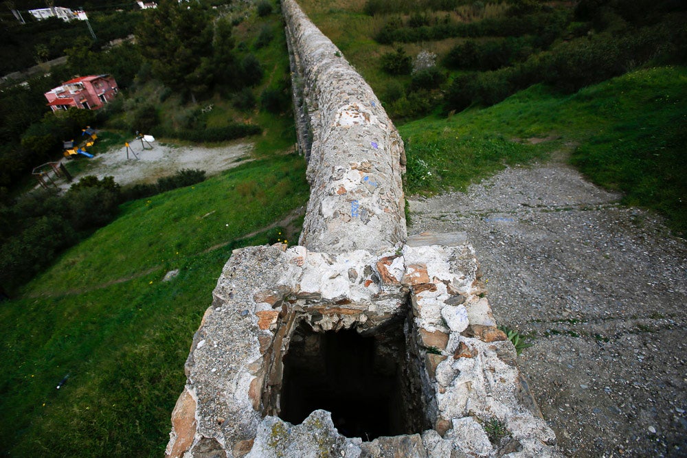 En la provincia hay contabilizados 102 expedientes con propuesta de sanción para los propietarios de pozos ilegales: 96 leves, cuatro menos graves y dos graves. Los graves conllevan sanciones que oscilan entre el medio millón de euros y el millón