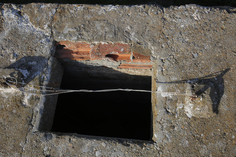 En la provincia hay contabilizados 102 expedientes con propuesta de sanción para los propietarios de pozos ilegales: 96 leves, cuatro menos graves y dos graves. Los graves conllevan sanciones que oscilan entre el medio millón de euros y el millón