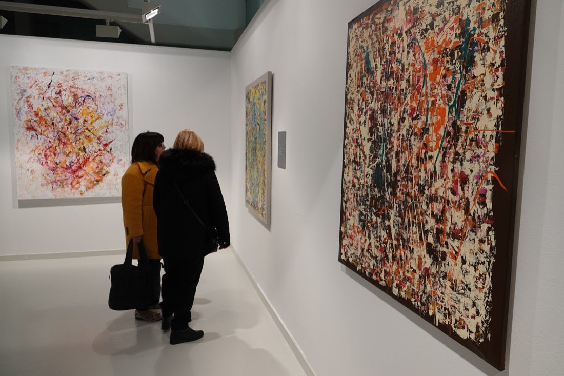 La Biblioteca de Andalucía acoge la exposición 'Palabras más allá del liezo', en la que tres pintores interpretan los textos de trece poetas andaluces de reconocido prestigio