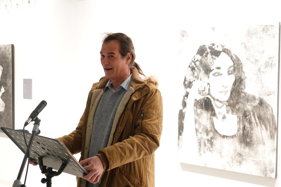 La Biblioteca de Andalucía acoge la exposición 'Palabras más allá del liezo', en la que tres pintores interpretan los textos de trece poetas andaluces de reconocido prestigio