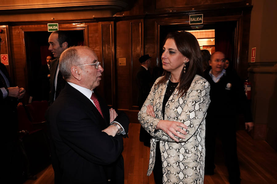 Fotos: El Ayuntamiento de Granada entrega sus honores y distinciones con la educación, la ciencia y la cultura como protagonistas