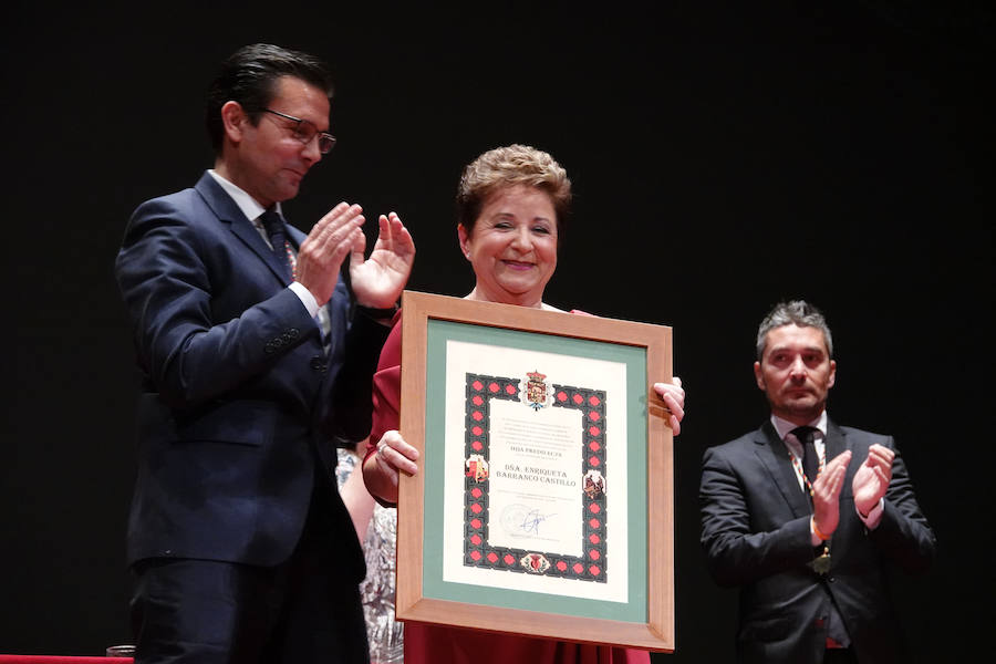 Fotos: El Ayuntamiento de Granada entrega sus honores y distinciones con la educación, la ciencia y la cultura como protagonistas