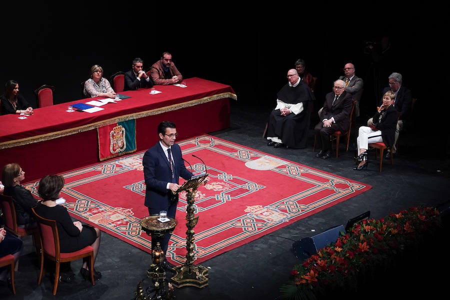 Fotos: El Ayuntamiento de Granada entrega sus honores y distinciones con la educación, la ciencia y la cultura como protagonistas