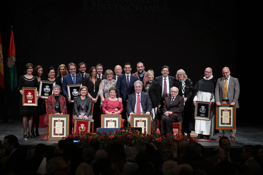 Fotos: El Ayuntamiento de Granada entrega sus honores y distinciones con la educación, la ciencia y la cultura como protagonistas