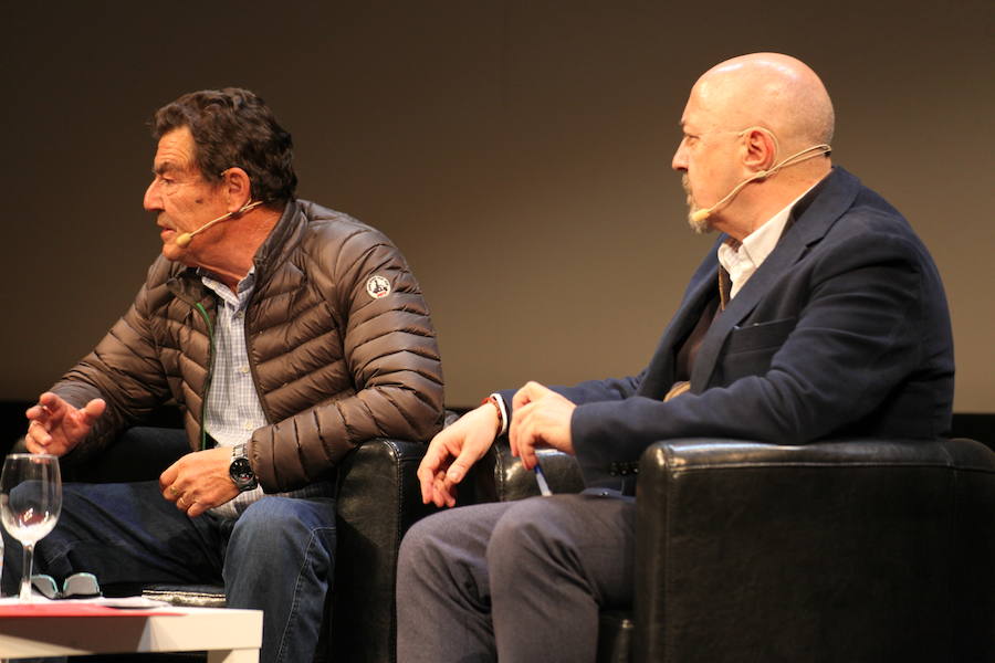 Emilio Calatayud ofreció ayer una conferencia en el Auditorio organizada por la Escuela de Padres de IDEAL