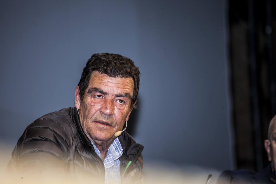 Emilio Calatayud ofreció ayer una conferencia en el Auditorio organizada por la Escuela de Padres de IDEAL