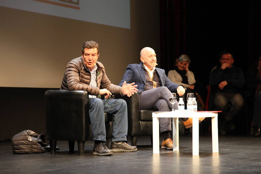 Emilio Calatayud ofreció ayer una conferencia en el Auditorio organizada por la Escuela de Padres de IDEAL