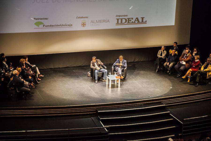 Emilio Calatayud ofreció ayer una conferencia en el Auditorio organizada por la Escuela de Padres de IDEAL