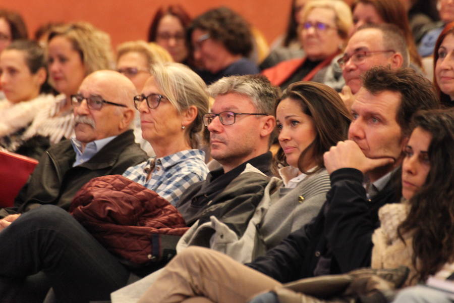 Emilio Calatayud ofreció ayer una conferencia en el Auditorio organizada por la Escuela de Padres de IDEAL