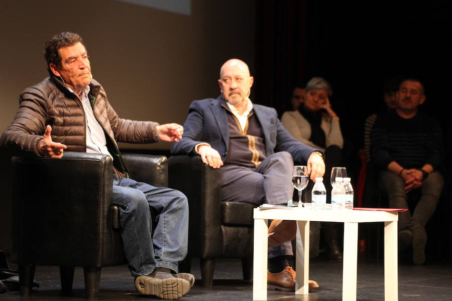 Emilio Calatayud ofreció ayer una conferencia en el Auditorio organizada por la Escuela de Padres de IDEAL