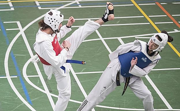 Dos combatientes se enfrentan durante las jornadas celebradas este fin de semana. 