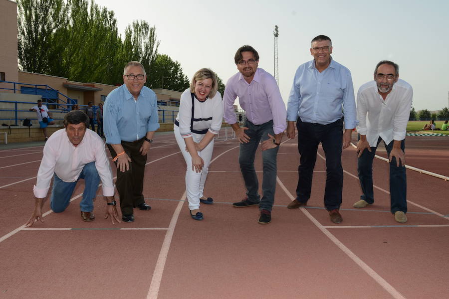 Elecciones Municipales 24M, en Guadix. En la imagen los candidatos a la Alcaldía de Guadix, por la izq., Jesús Valenzuela, PA, Manuel Poyatos, Ciudadanos, Inma Olea, PSOE, Manuel Ortiz, IU, Jesús Lorente, PP, y Eduardo Jiménez, Ganar Guadix.