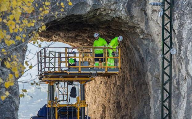 Obras del AVE a su paso por Loja, a finales de 2017.