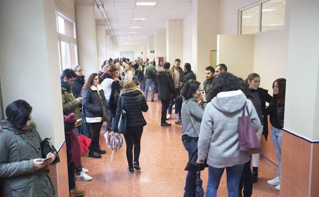 Opositores el día del examen.