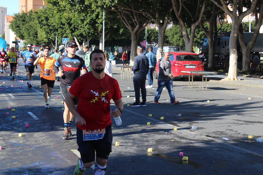 Alrededor de 4.700 corredores han tomado la salida en una mañana muy fría