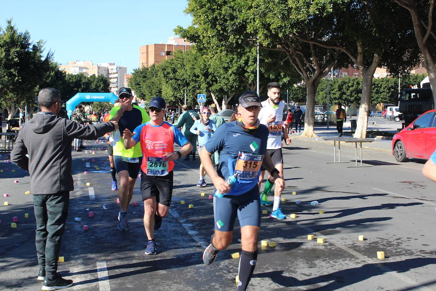 Alrededor de 4.700 corredores han tomado la salida en una mañana muy fría