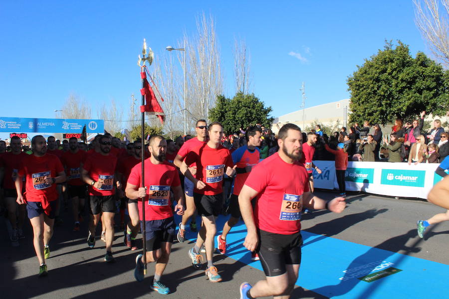 Alrededor de 4.700 corredores han tomado la salida en una mañana muy fría