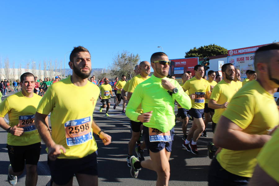 Alrededor de 4.700 corredores han tomado la salida en una mañana muy fría