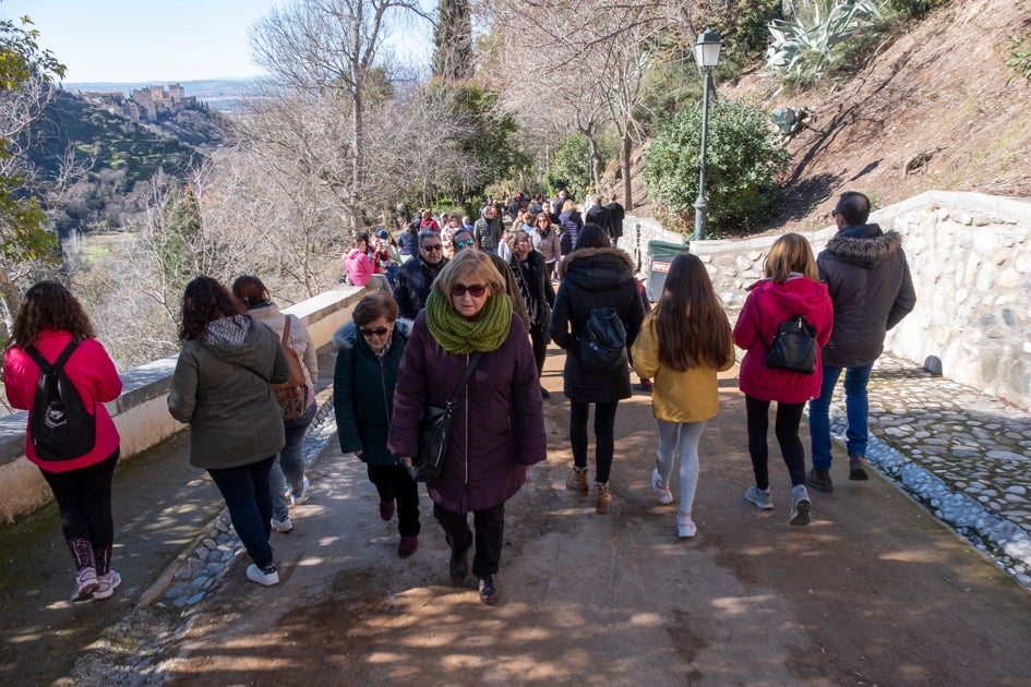 La celebración del patrón de Granada ha estado este año marcada por las alertas de nieve y frío de la Aemet