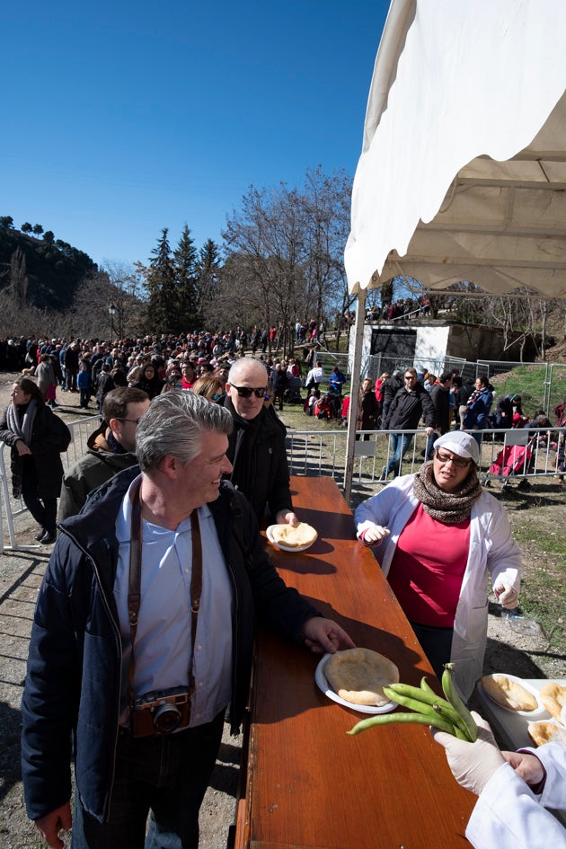 La celebración del patrón de Granada ha estado este año marcada por las alertas de nieve y frío de la Aemet