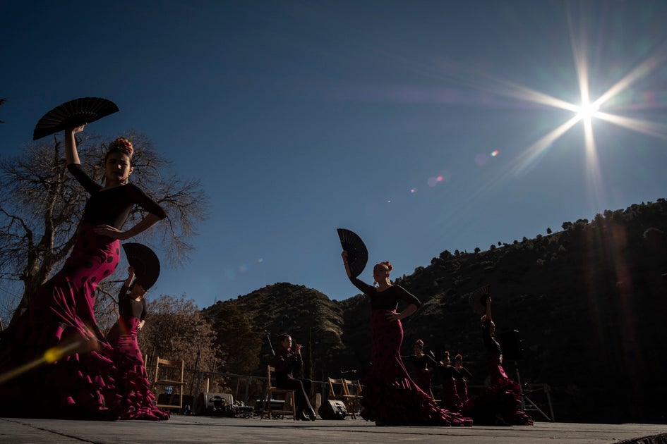 La celebración del patrón de Granada ha estado este año marcada por las alertas de nieve y frío de la Aemet