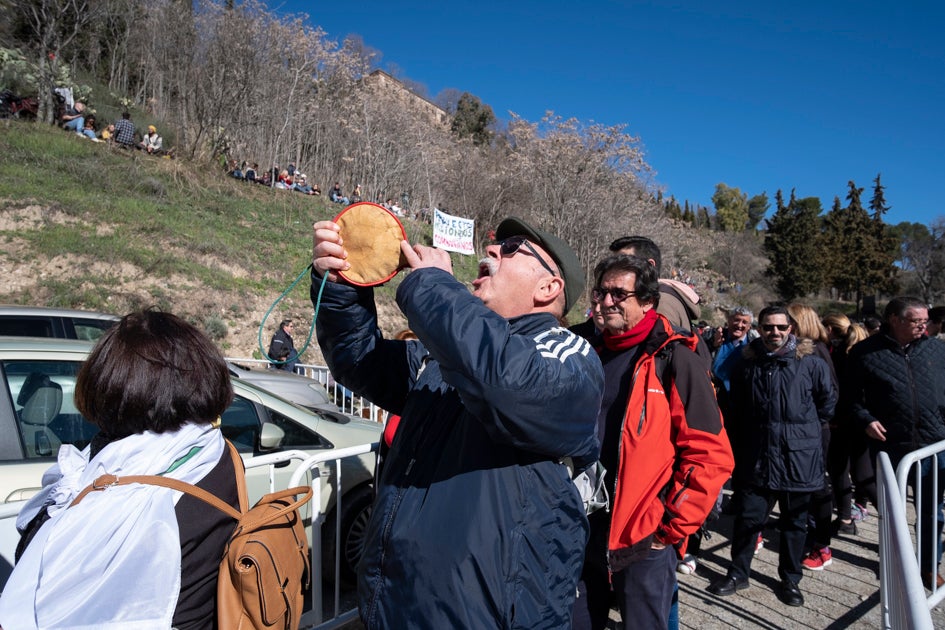La celebración del patrón de Granada ha estado este año marcada por las alertas de nieve y frío de la Aemet