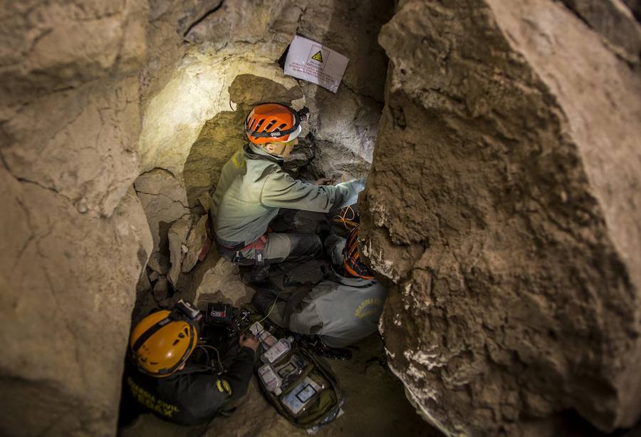 Tres de las cuatro microvoladuras para llegar al pozo de Totalán donde estaba el pequeño las hizo un agente de Granada y los primeros trabajos de coordinación los realizó su compañero