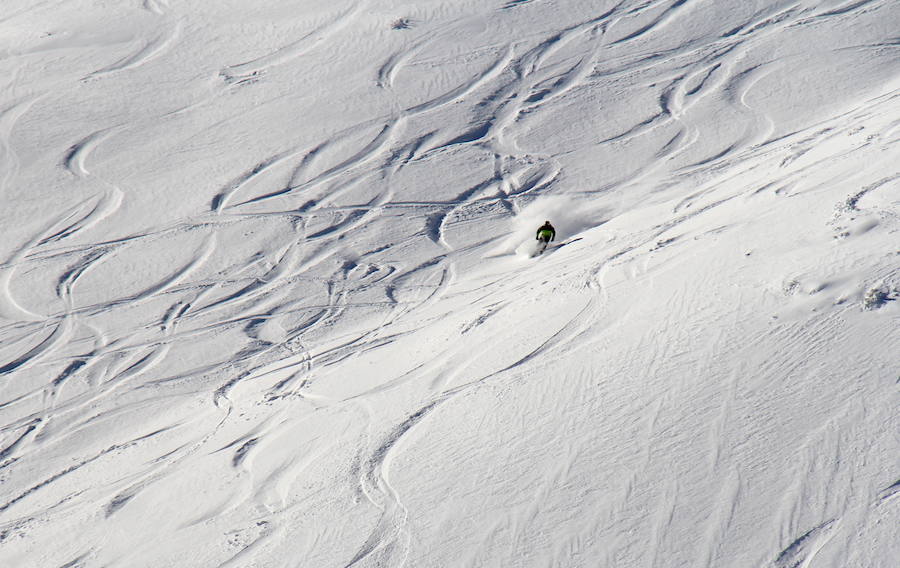 La estación de esquí ha abierto en la mañana de este domingo después de estar cerrada durante toda la jornada de este pasado sábado