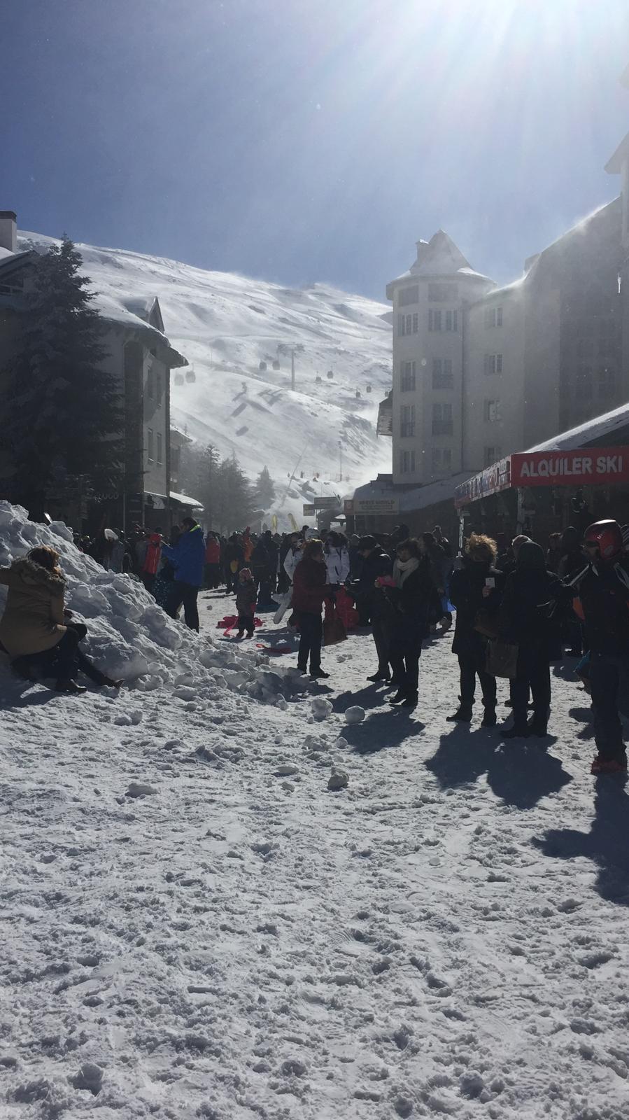 La estación de esquí ha abierto en la mañana de este domingo después de estar cerrada durante toda la jornada de este pasado sábado