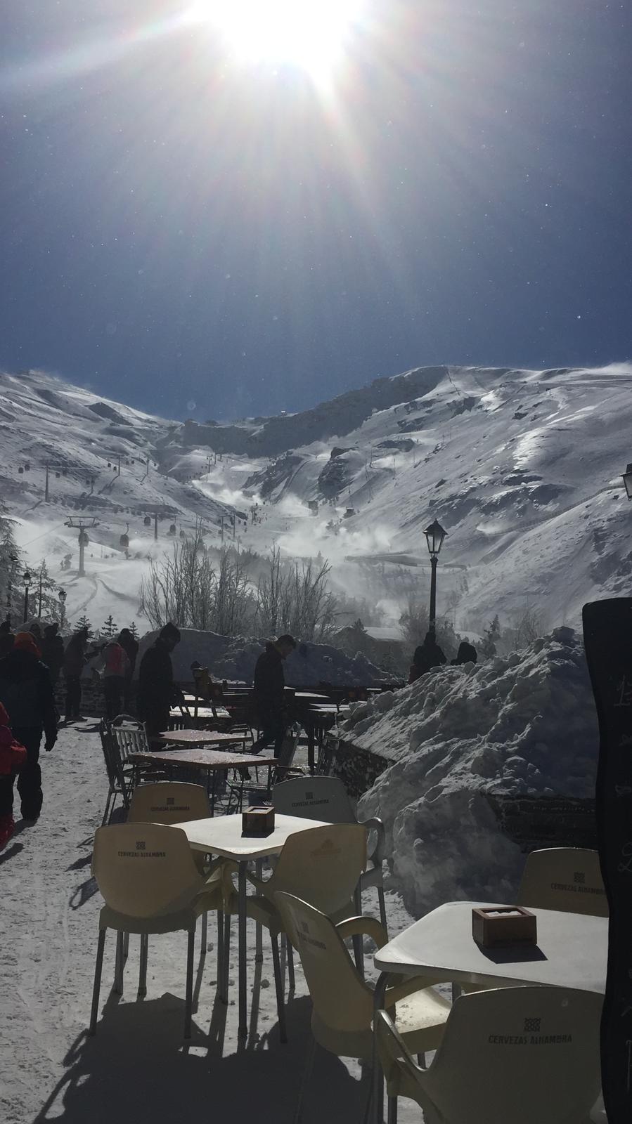 La estación de esquí ha abierto en la mañana de este domingo después de estar cerrada durante toda la jornada de este pasado sábado