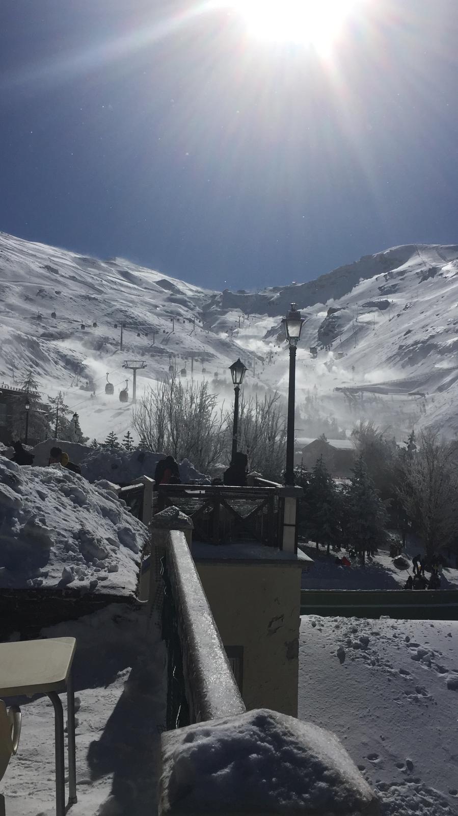 La estación de esquí ha abierto en la mañana de este domingo después de estar cerrada durante toda la jornada de este pasado sábado