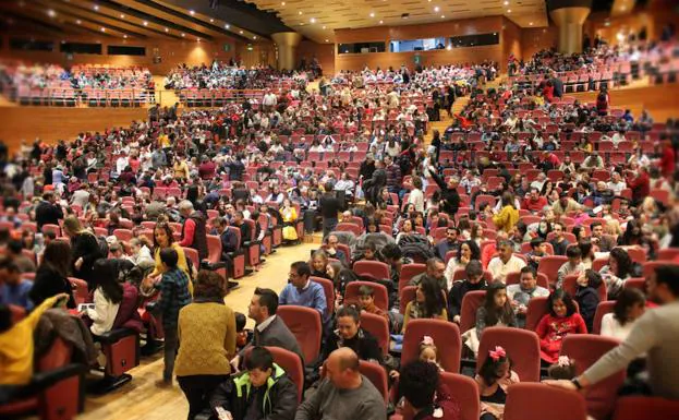 Llenazo en el palacio de congresos.