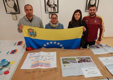 Imagen secundaria 1 - El profesor Lorente contempla la apertura del sarcófago de Simón Bolívar. Miembros de la asociación de venezolanos de Granada. El profesor Lorente en su laboratorio en Granada.