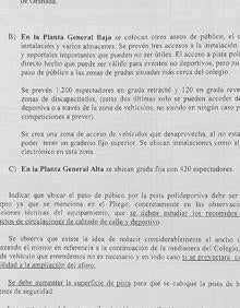 Imagen secundaria 2 - Algunos fragmentos de los dos informes técnicos, donde se apuntan las posibles deficiencias o incumplimientos del pliego. Los informes del Patronato de Deportes no eran vinculantes. Hoy, el pabellón es uno de los proyectos investigados en la operación Nazarí. :: ideal