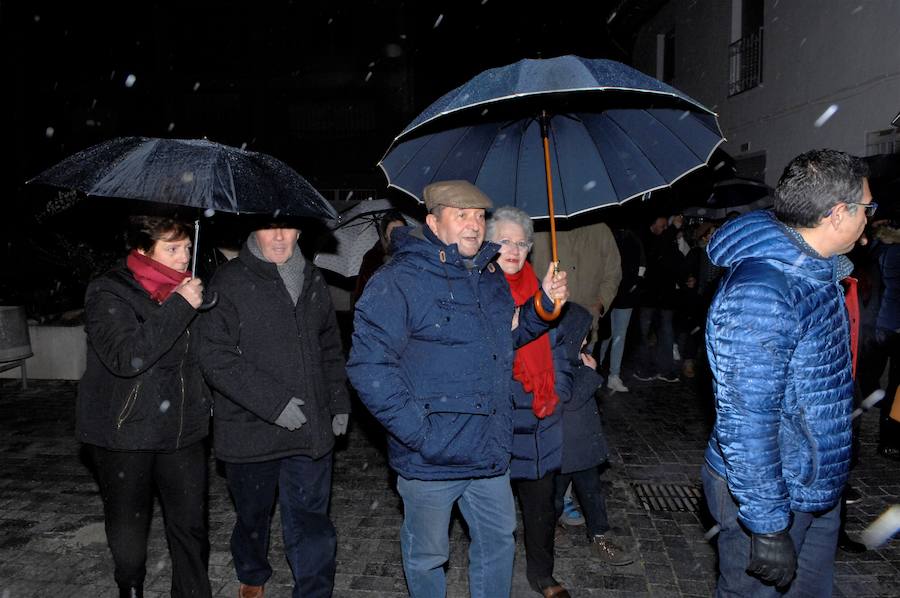 Cada vecino de este precioso pueblo del Valle de Lecrín guarda un lazo rojo bendecido y pasado por la imagen de San Blas para y en caso de enfermedad curar los males de garganta