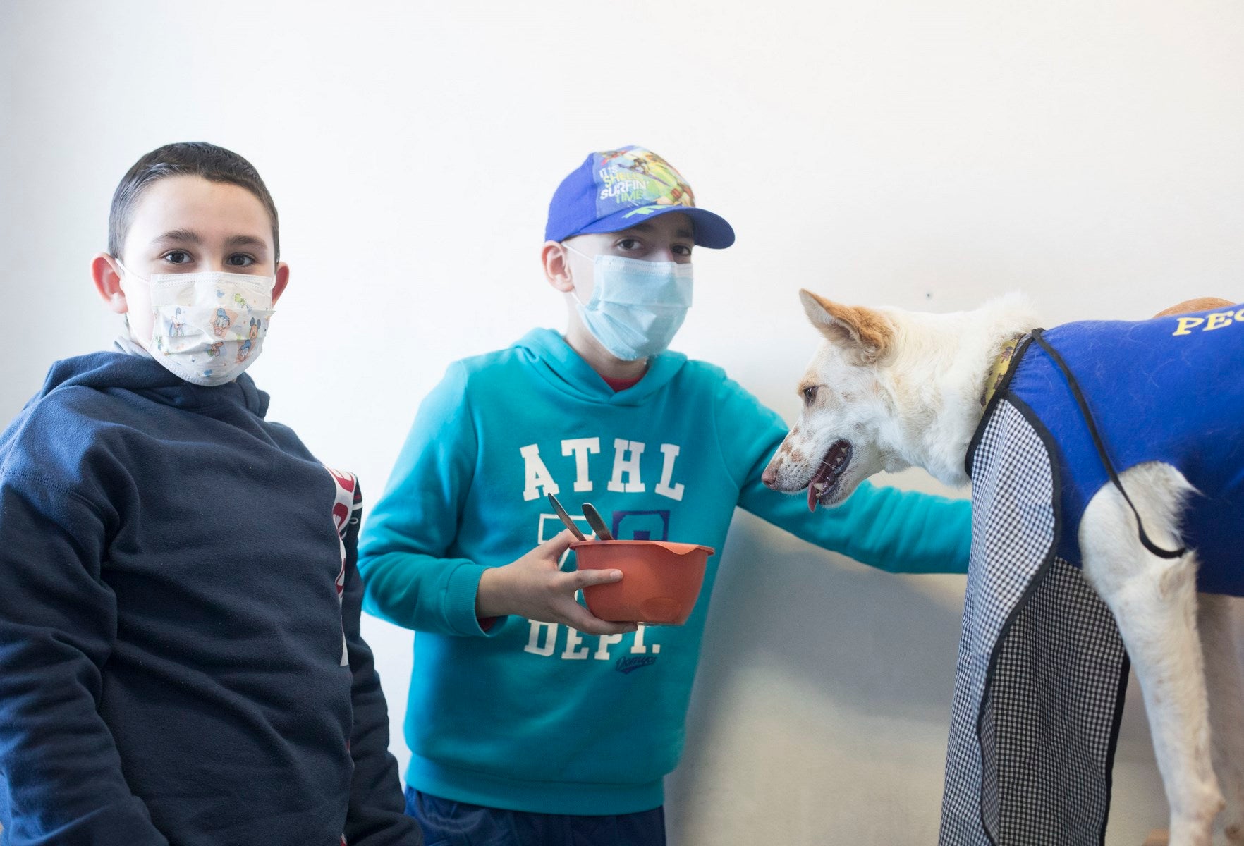 Parcitipan en sesiones de terapia individualizada de 45 minutos cada martes con niños de las unidades de Oncología y Cirugía Infantil del Materno-Infantil del Virgen de las Nieves