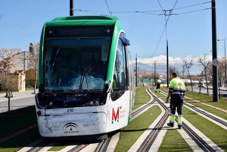 El choque ha provocado que se tenga que cortar la circulación entre la estación de autobuses y Albolote