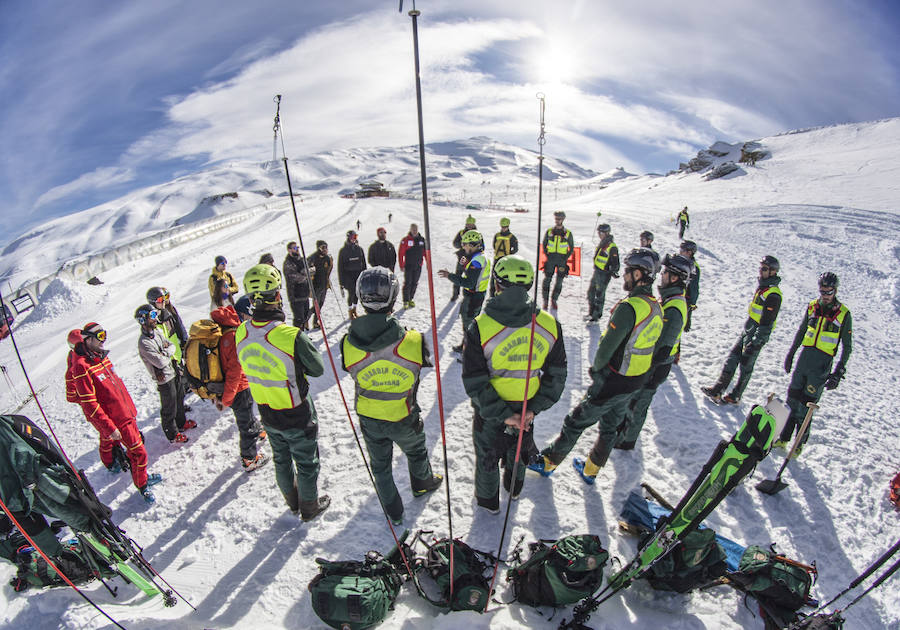 Fotos: Formación de guardias civiles en Sierra Nevada
