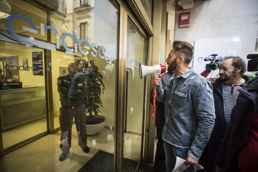 Unos 600 vecinos piden a las instituciones y la responsable de la red eléctrica que pongan solución a los problemas de suministro que sufren desde finales de 2018