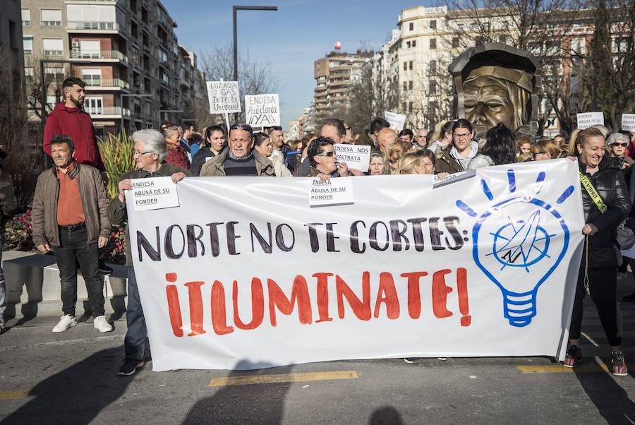 Unos 600 vecinos piden a las instituciones y la responsable de la red eléctrica que pongan solución a los problemas de suministro que sufren desde finales de 2018
