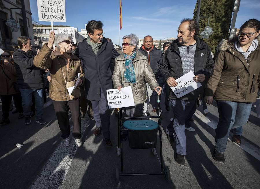Unos 600 vecinos piden a las instituciones y la responsable de la red eléctrica que pongan solución a los problemas de suministro que sufren desde finales de 2018