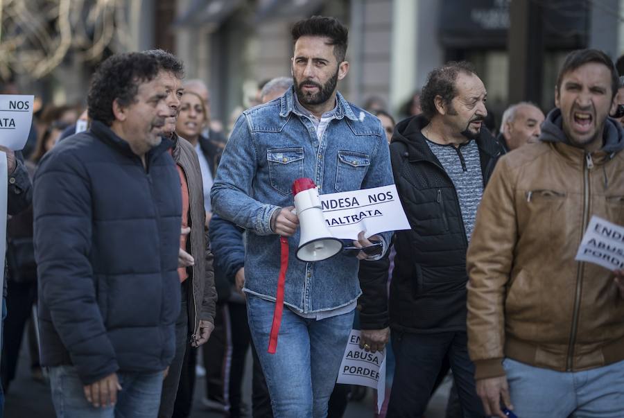 Unos 600 vecinos piden a las instituciones y la responsable de la red eléctrica que pongan solución a los problemas de suministro que sufren desde finales de 2018