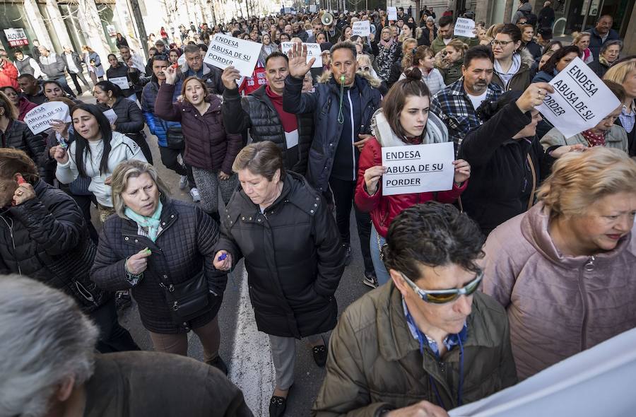 Unos 600 vecinos piden a las instituciones y la responsable de la red eléctrica que pongan solución a los problemas de suministro que sufren desde finales de 2018