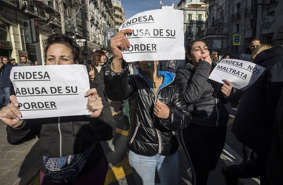Unos 600 vecinos piden a las instituciones y la responsable de la red eléctrica que pongan solución a los problemas de suministro que sufren desde finales de 2018
