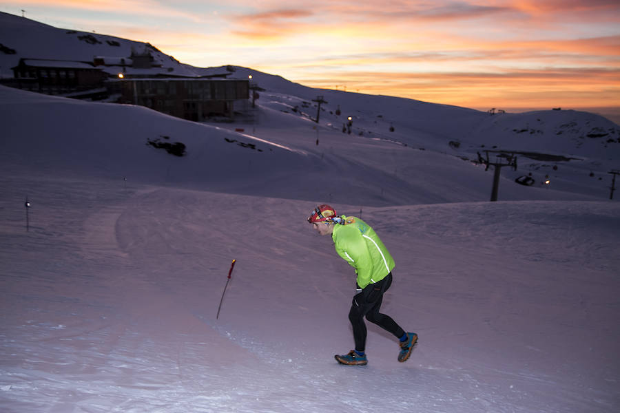 Jacob Gutiérrez arrasa en las cumbres de Sierra Nevada. El corredor de Dúrcal queda campeón de España de snow running por segundo año consecutivo y mejora su crono en catorce minutos