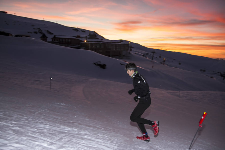 Jacob Gutiérrez arrasa en las cumbres de Sierra Nevada. El corredor de Dúrcal queda campeón de España de snow running por segundo año consecutivo y mejora su crono en catorce minutos